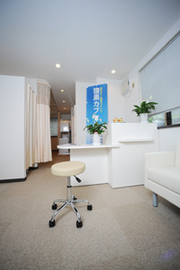 カイロプラクティックサンスマイル八王子の受付と待合室
